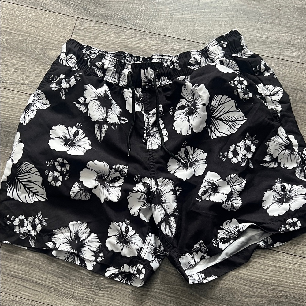 Floral Black and White Men's Shorts